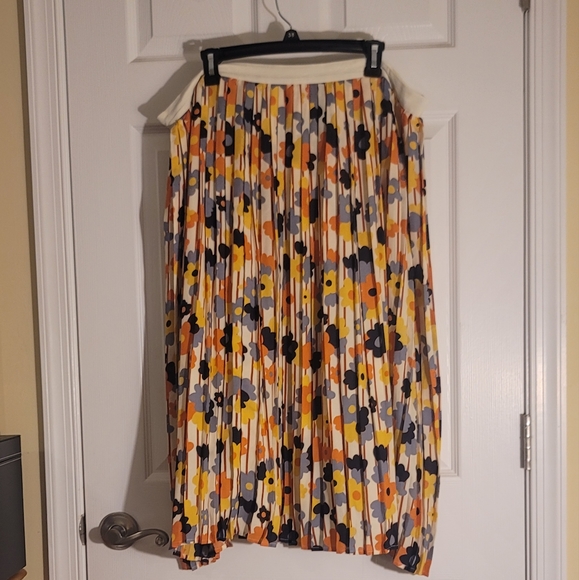 Modcloth daisy pleated skirt - Picture 3 of 7